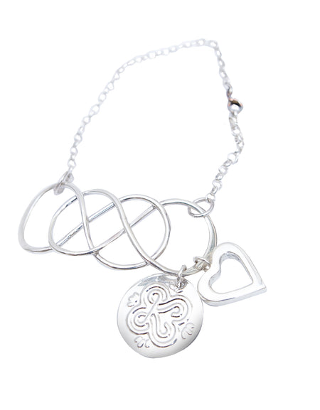 PULSERA INFINITOS CON CORAZÓN KETZALIA